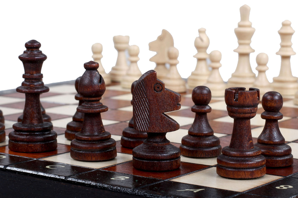 Juego de ajedrez magnético marrón con bandeja (tamaño King de 2,36")